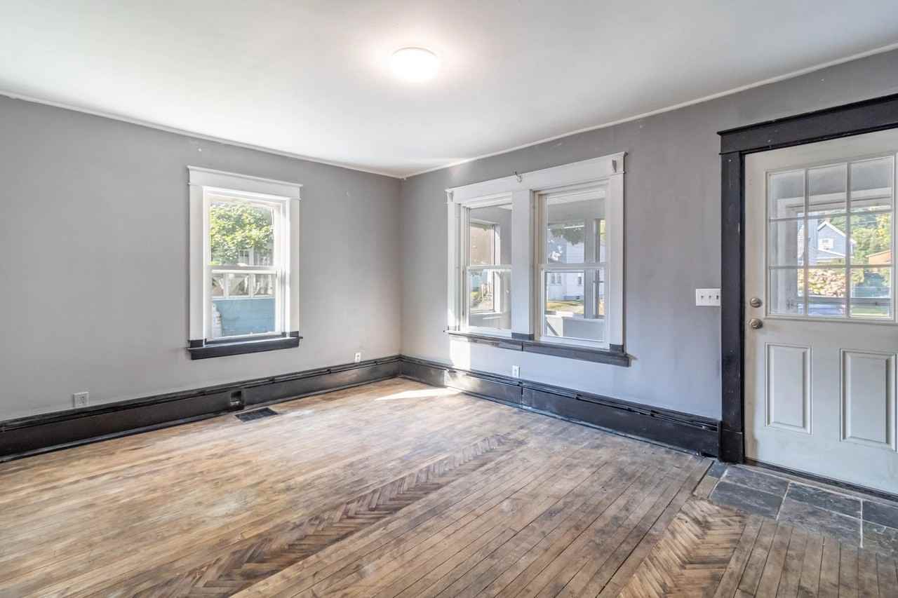 479 Aroostook Ave - Photo 7 of 20