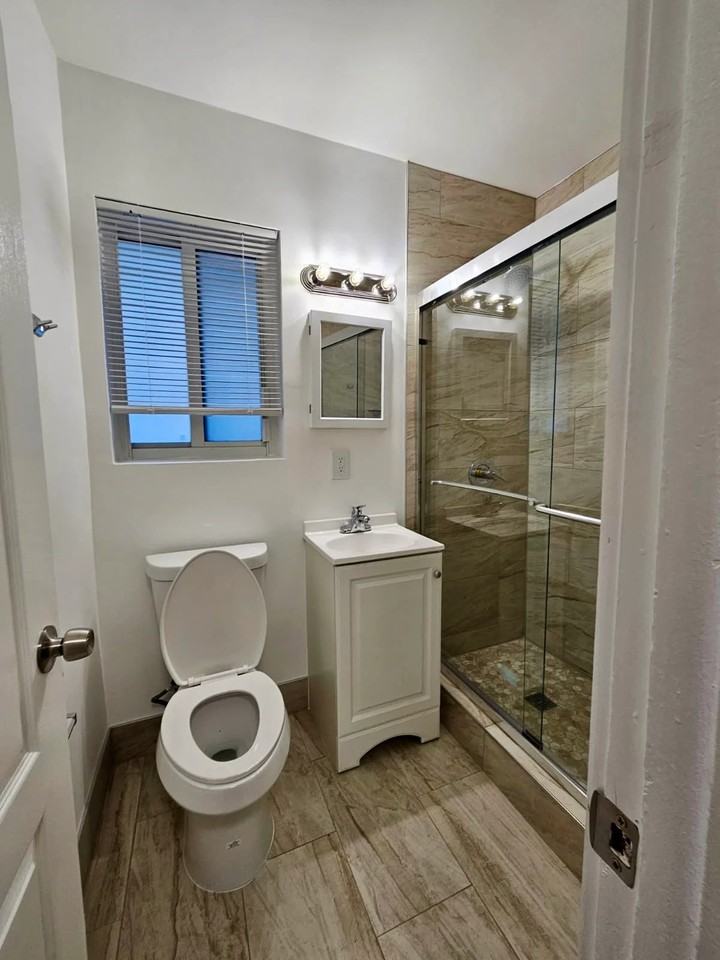 631 Ne 72nd Ter - Photo 3 of 9