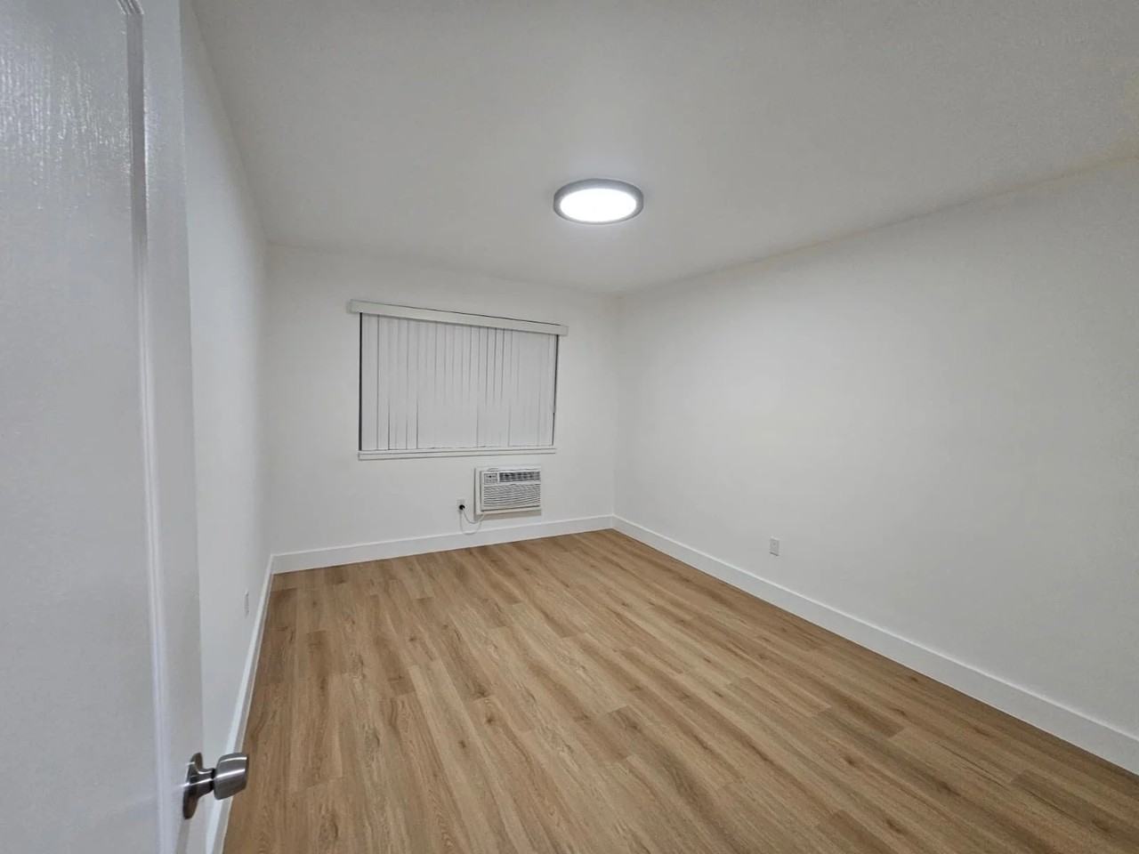 631 Ne 72nd Ter - Photo 5 of 9