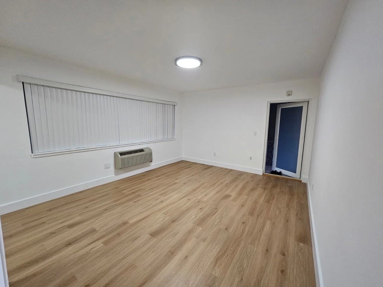 631 Ne 72nd Ter - Photo 6 of 9