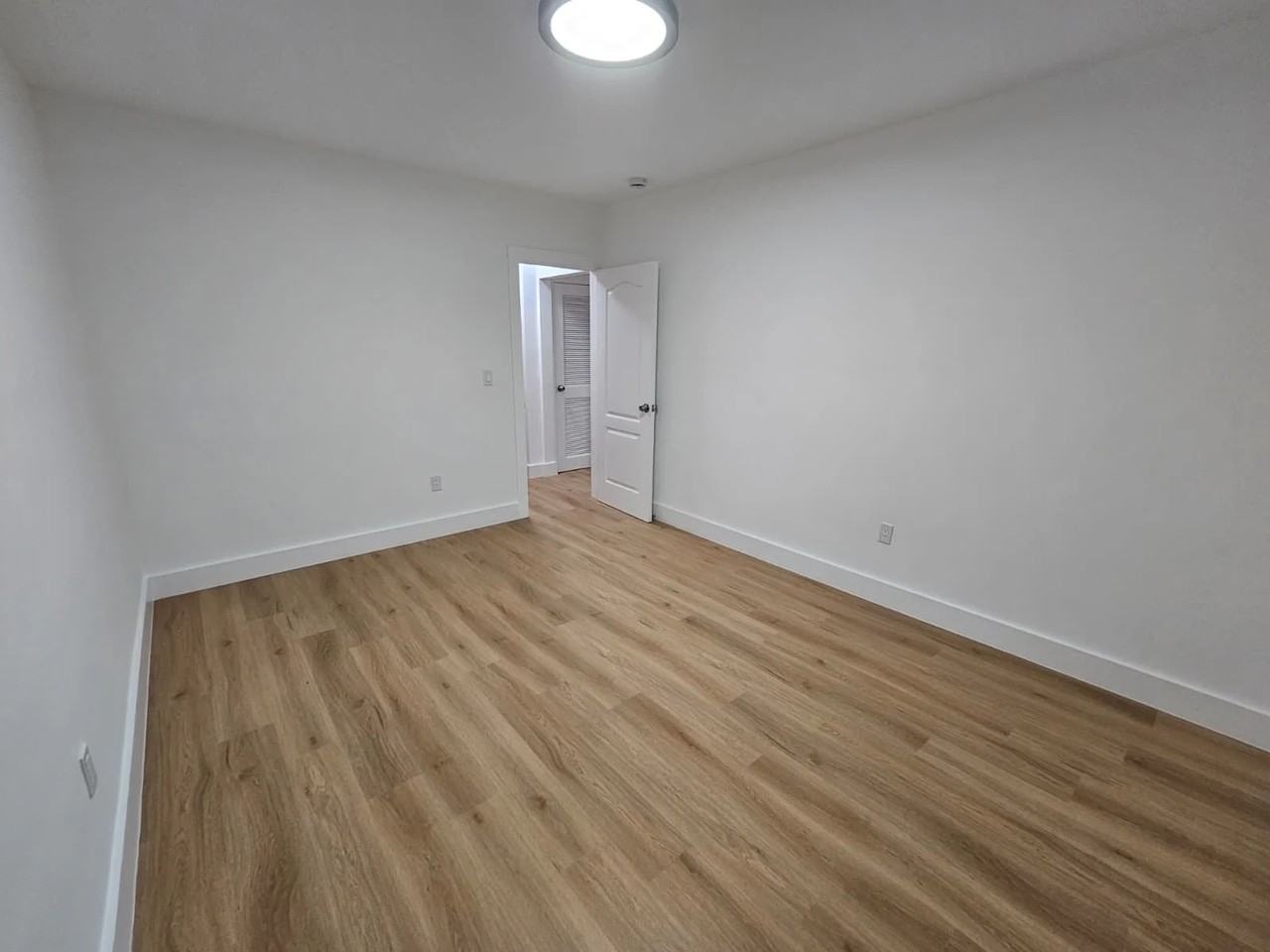 631 Ne 72nd Ter - Photo 7 of 9