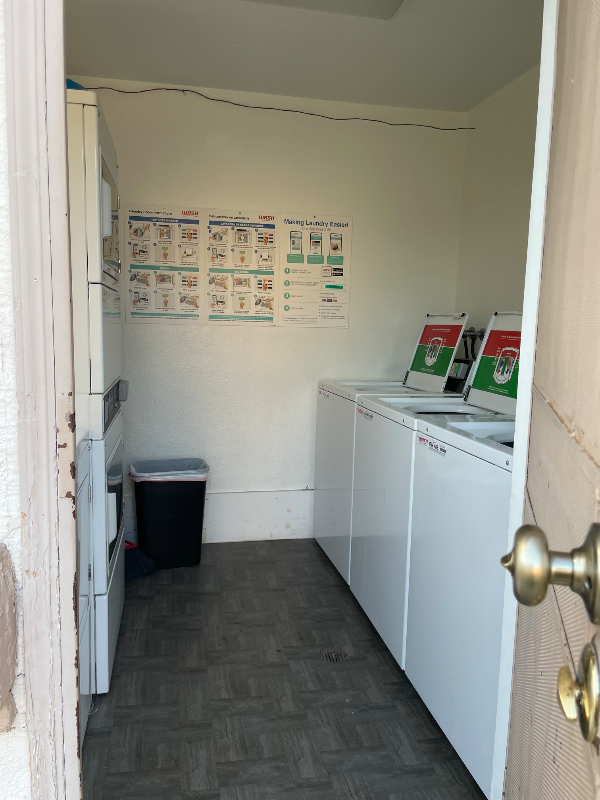 674 W 41st St #A5 - Photo 4 of 18