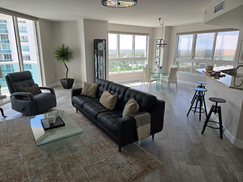 241 Riverside Dr #2209 - Photo 3 of 20