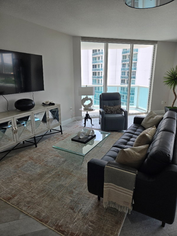 241 Riverside Dr #2209 - Photo 4 of 20