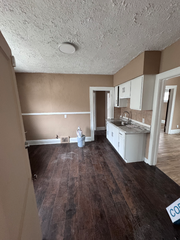 4159 E 146th St #1 - Photo 3 of 8