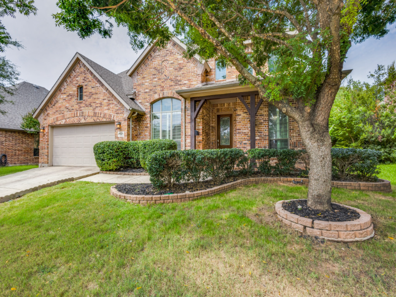 2817 Pioneer Dr - Photo 2 of 25