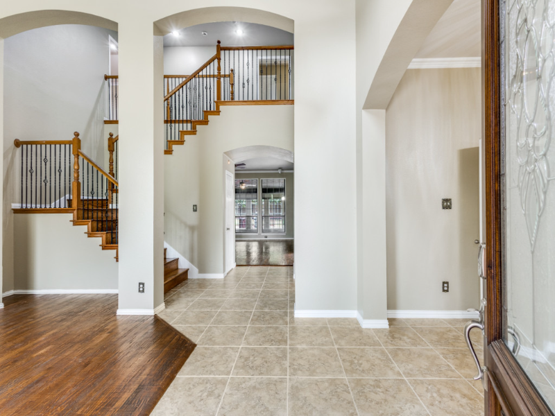 2817 Pioneer Dr - Photo 3 of 25
