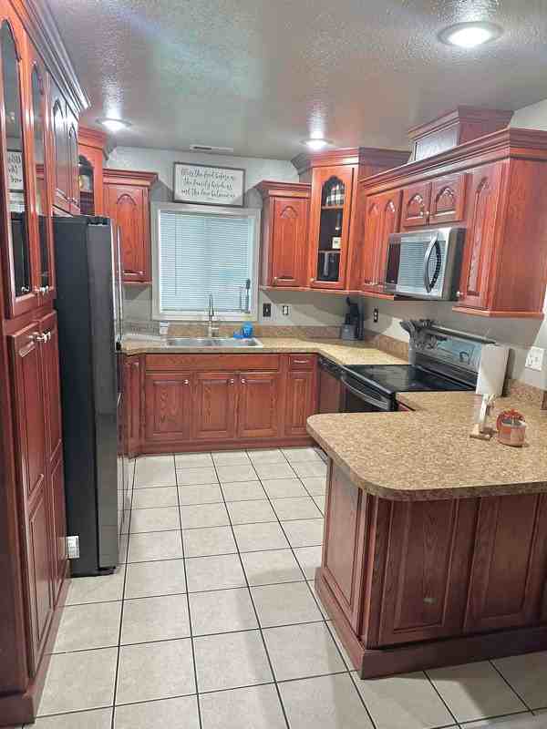 316 N Alder St - Photo 3 of 9