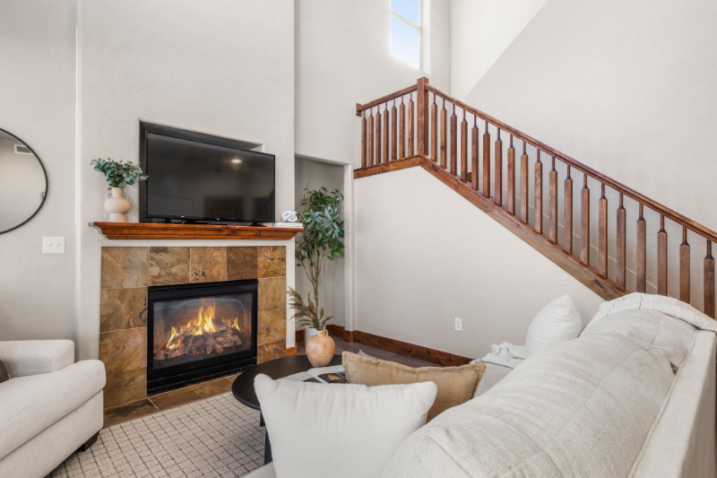 6095 Fox Pointe Cir #A1 - Photo 5 of 23