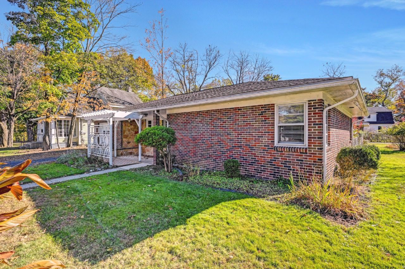 819 Fairview Ave - Photo 3 of 20