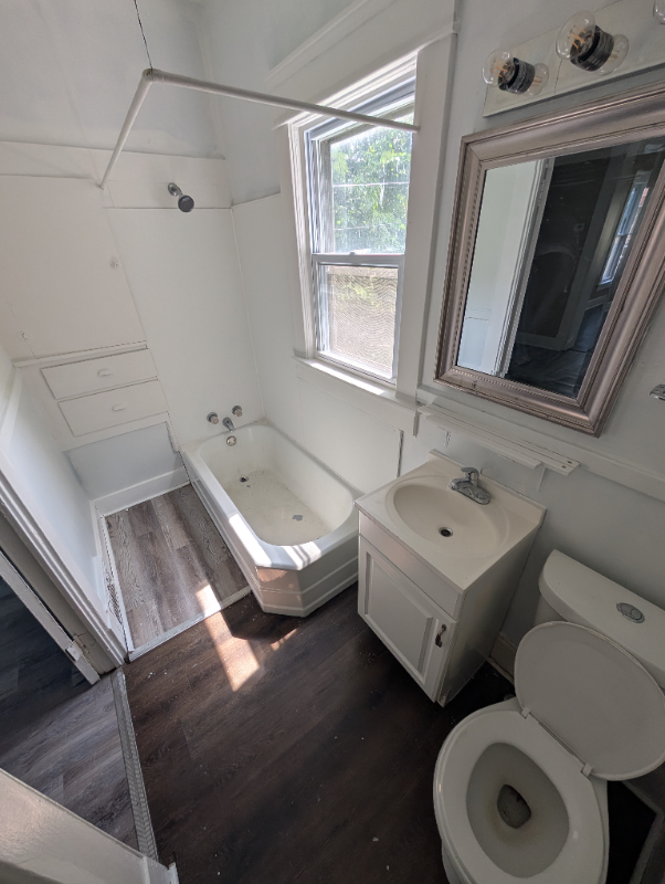 1019 W 10th St #DOWN - Photo 4 of 6