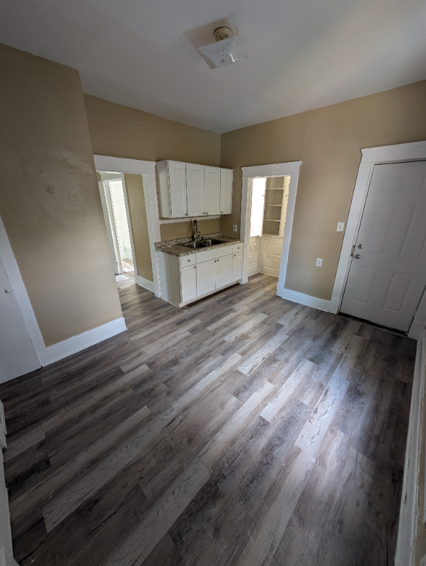 1019 W 10th St #DOWN - Photo 5 of 6