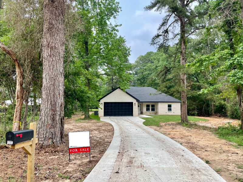 17562 Highland Cir - Photo 2 of 11