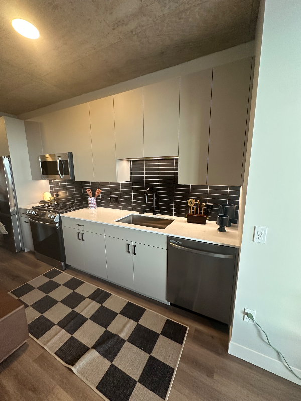 315 N May St - Photo 3 of 24