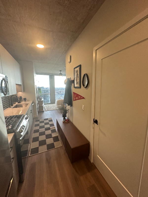 315 N May St - Photo 4 of 24