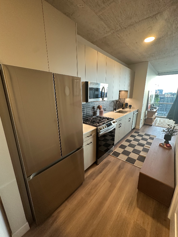 315 N May St - Photo 5 of 24