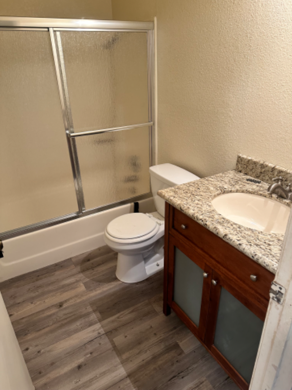 1017 Barrows Dr - Photo 5 of 6