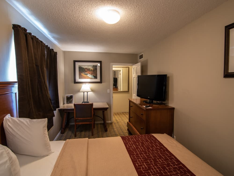 346 W Kansas St #208