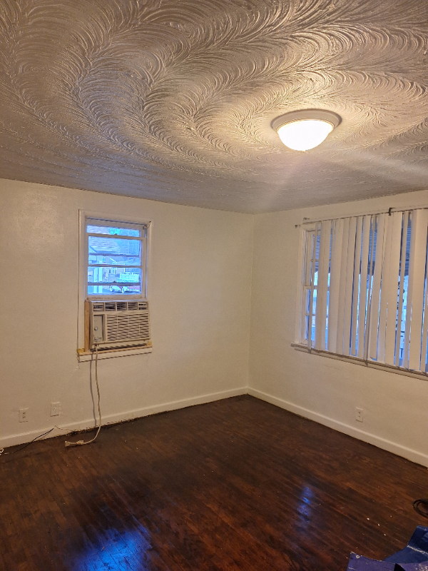 2315 Bolton St - Photo 3 of 9