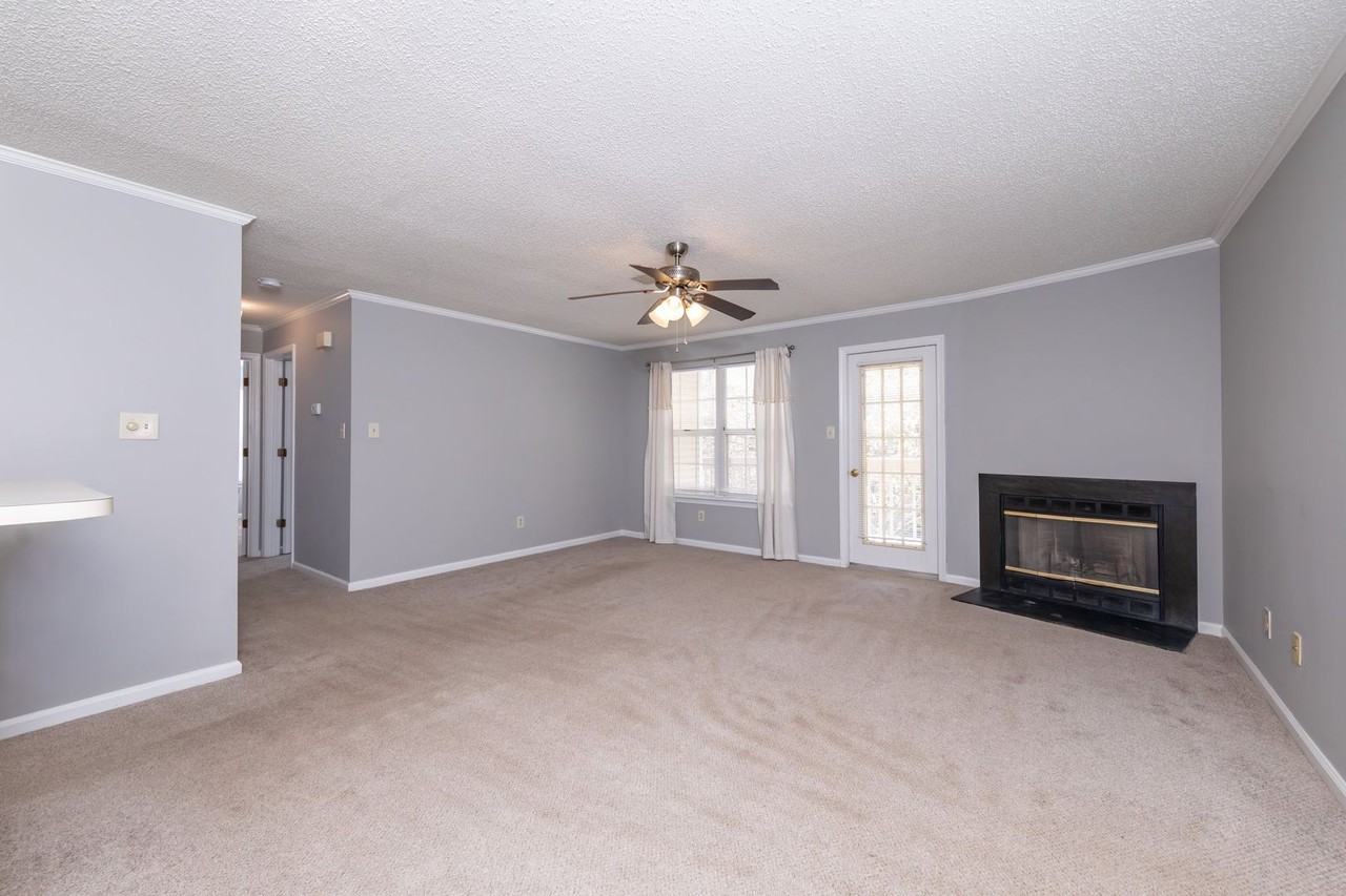 109 Stratford Dr #H - Photo 3 of 14