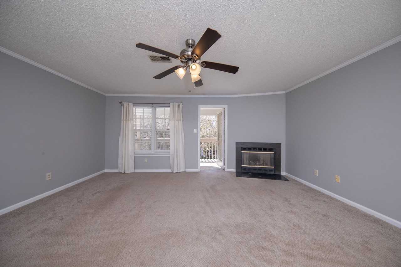 109 Stratford Dr #H - Photo 4 of 14