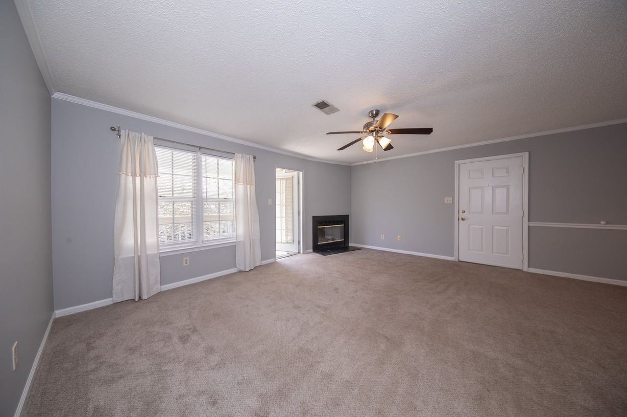 109 Stratford Dr #H - Photo 5 of 14