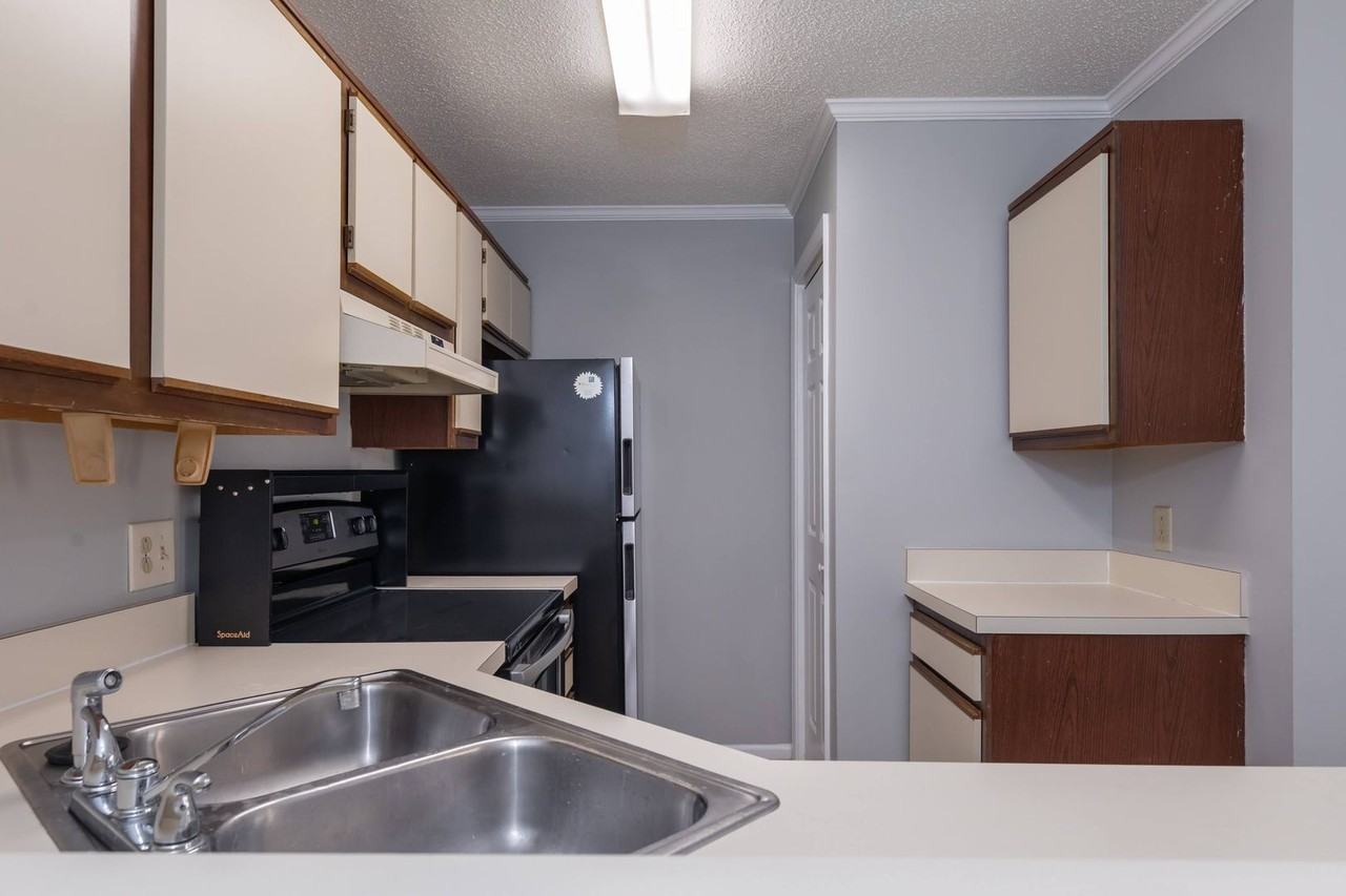 109 Stratford Dr #H - Photo 7 of 14