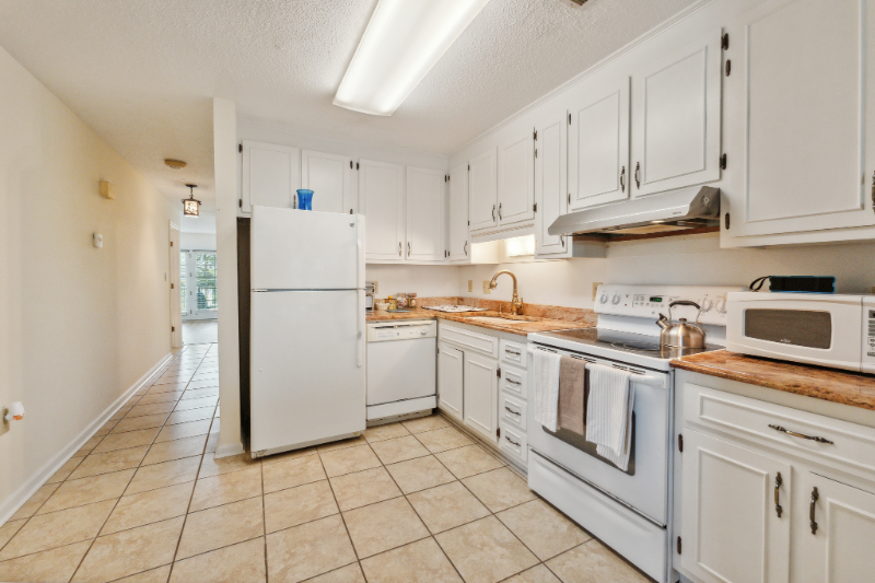 407 23rd Ave N #205 - Photo 5 of 14