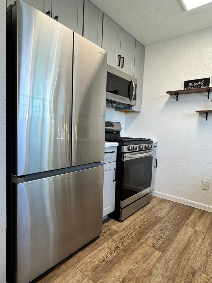 3619 43rd St #6 - Photo 3 of 18