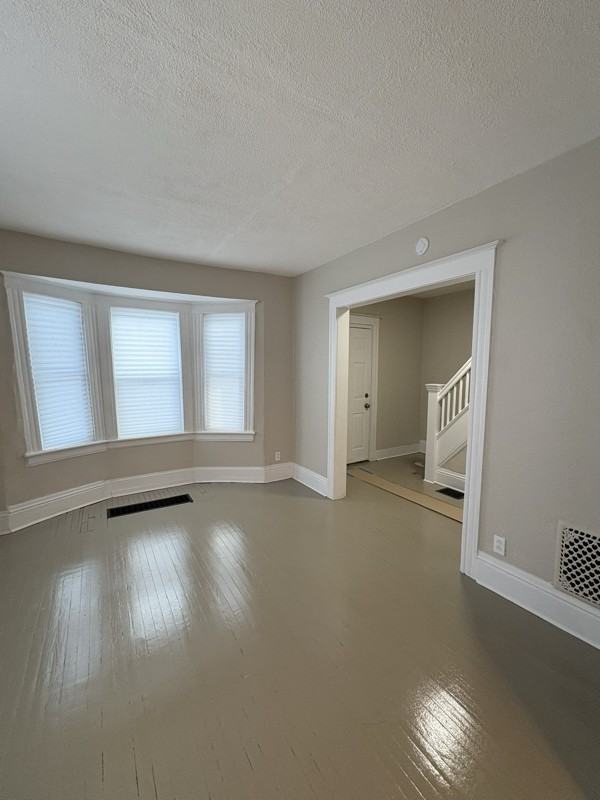 146 Roycroft Dr - Photo 7 of 25