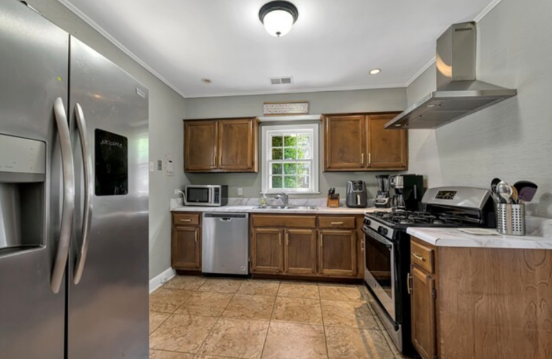 2766 Union Ave - Photo 2 of 12