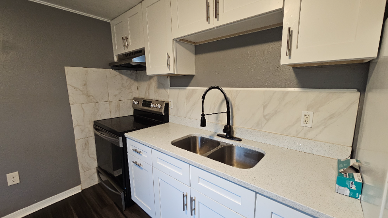 101 S Forest St #4 - Photo 5 of 12