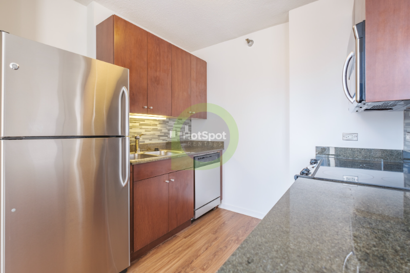 501 N Kingsbury St - Photo 2 of 18