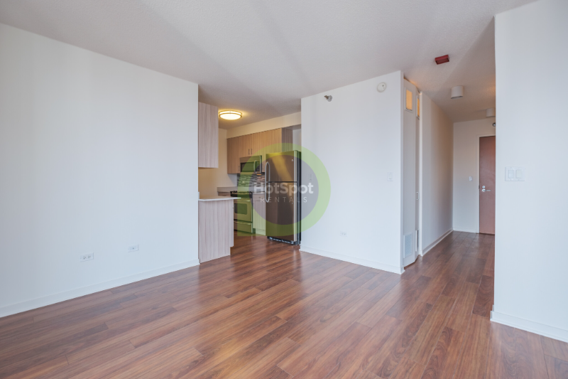 501 N Kingsbury St - Photo 5 of 18