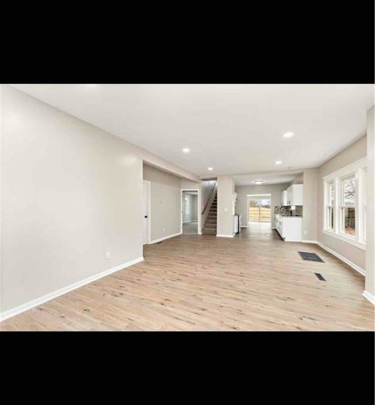 2903 Parkwood Blvd - Photo 2 of 19