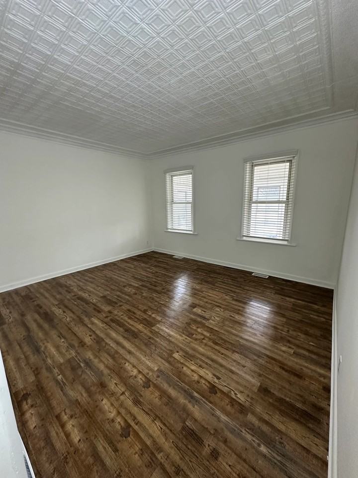 47 Pine St #1 - Photo 5 of 9