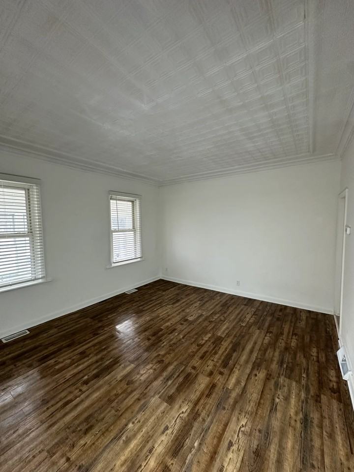 47 Pine St #1 - Photo 6 of 9