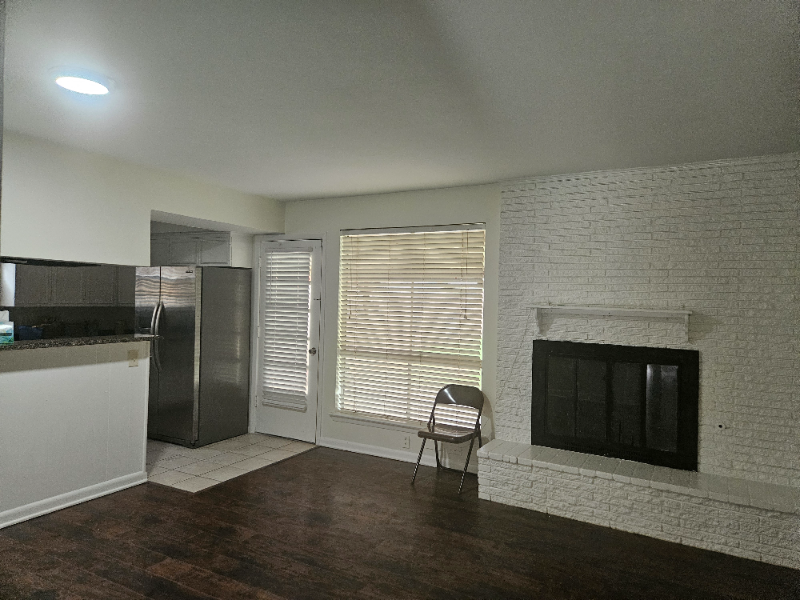 1221 Mcham St - Photo 4 of 16