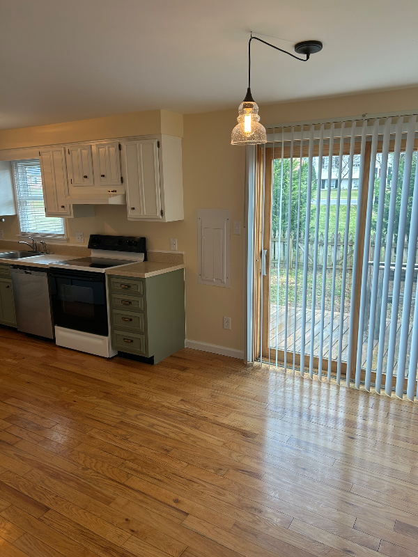 234 Surrey Ct - Photo 3 of 17