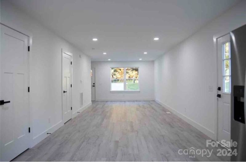 30 24th St Ne - Photo 3 of 10