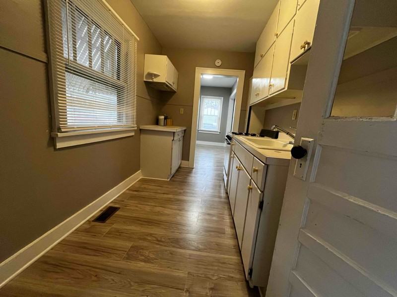 214 W 12th St - Photo 2 of 9