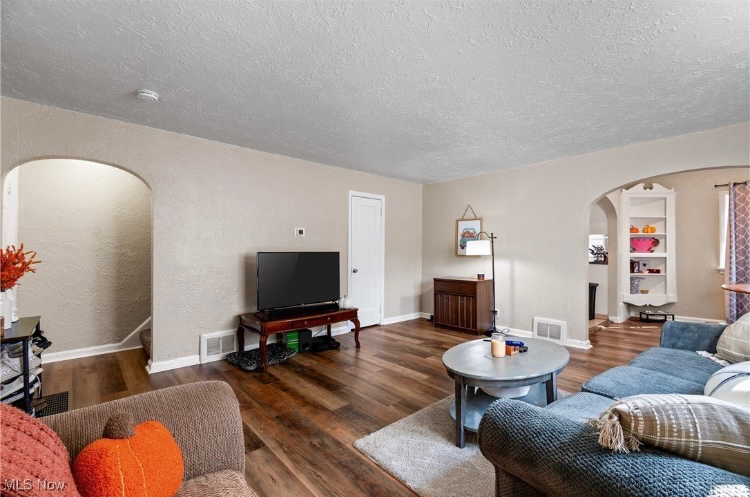 1544 Logan Ave Nw - Photo 3 of 13