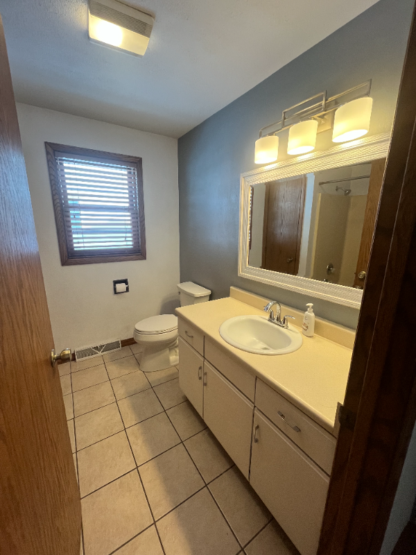 1820 Roosevelt St - Photo 5 of 31