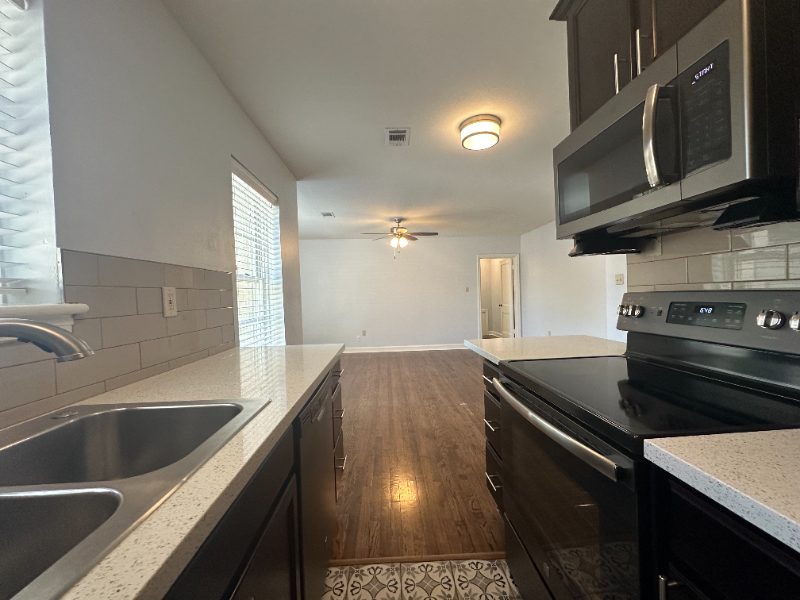 1717 Louisiana St #D - Photo 2 of 8