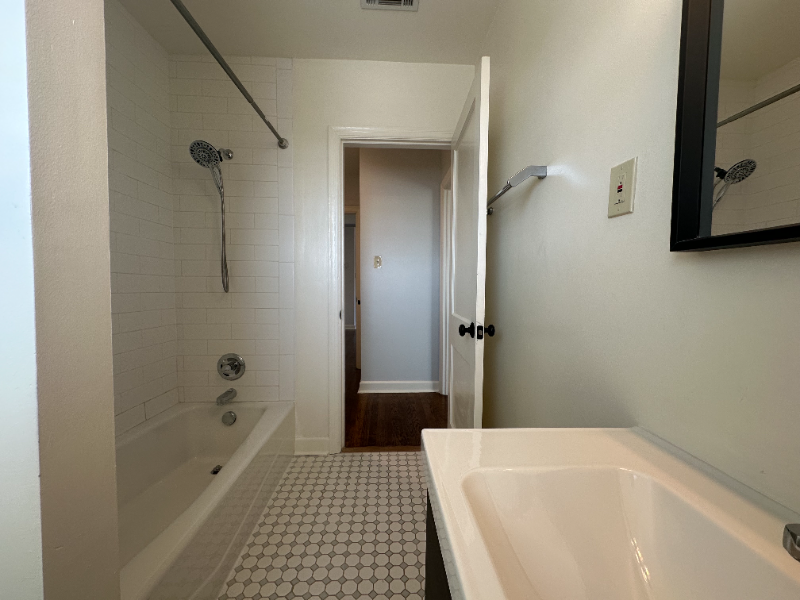 1717 Louisiana St #D - Photo 7 of 8