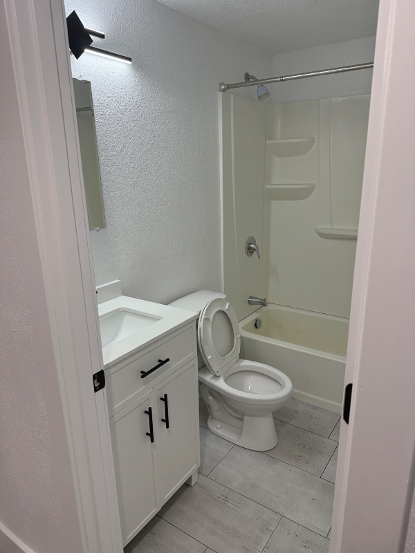 207 E Monroe St #B - Photo 5 of 7