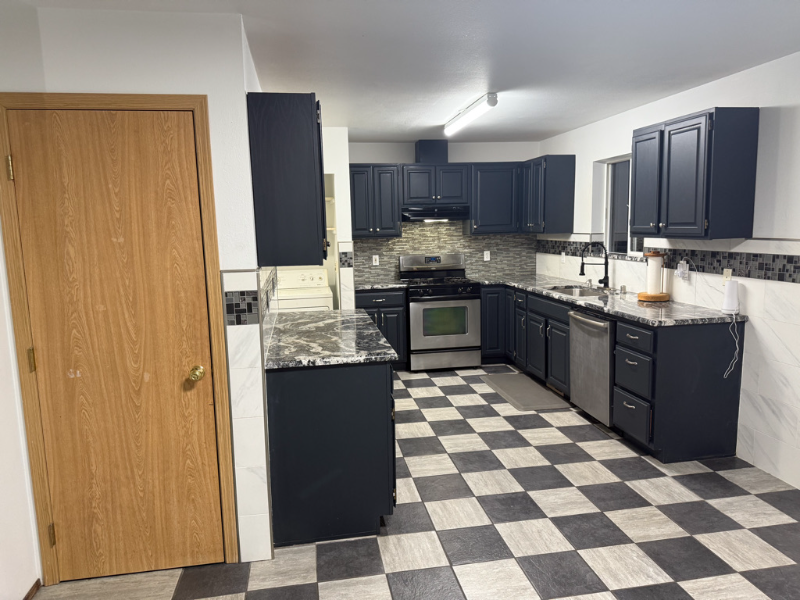 5569 Vesel Ct - Photo 4 of 11