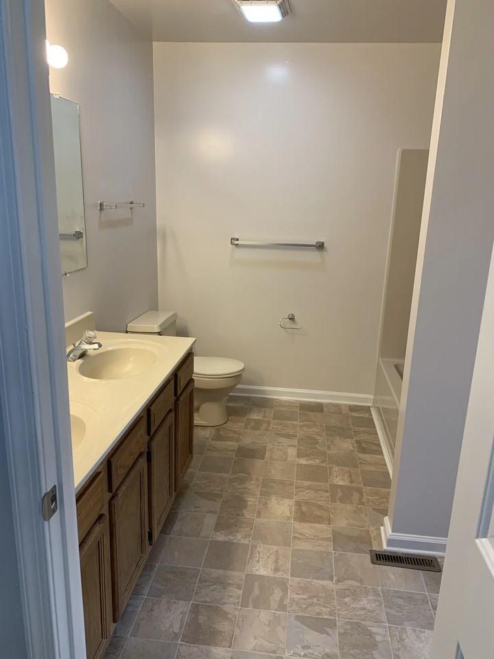 647 Highview Ct - Photo 4 of 16