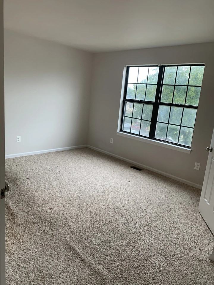 647 Highview Ct - Photo 5 of 16