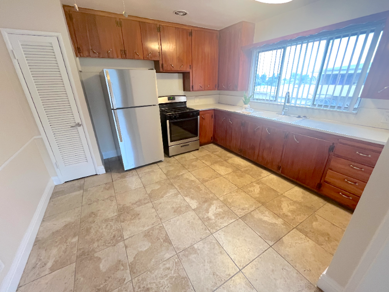 503 W G St - Photo 4 of 28